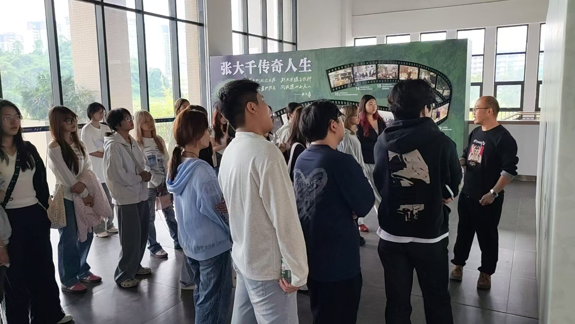 我校2026级新生品读大千文化